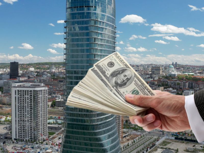 prikaz kule u Beogradu i osobe koja drži novac u ruci